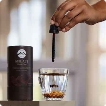 files/everest-shilajit-liquid-dropper-mixing-in-water.png