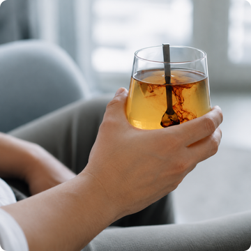 files/person-holding-dissolving-everest-shilajit-resin-drink.png